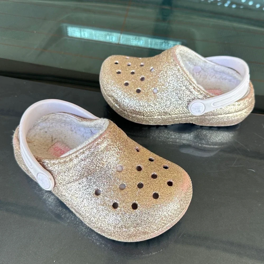 CROCS KIDS CLASSIC LINED GLITTER‎ CLOGS Toddler Size 9/10 Gold